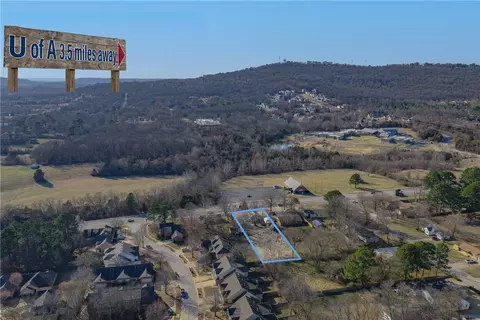 390 S Crossover Rd, Fayetteville, AR 72701