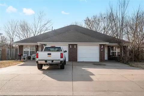 2690 Ponchartrain St #A-B, Springdale, AR 72764