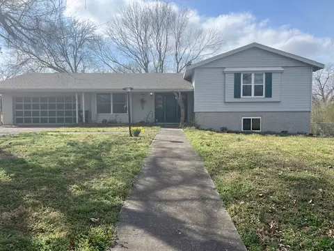 304 N Battle St, Prairie Grove, AR 72753