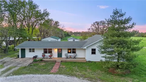 9125 Farm Road 2140, Cassville, MO 65625