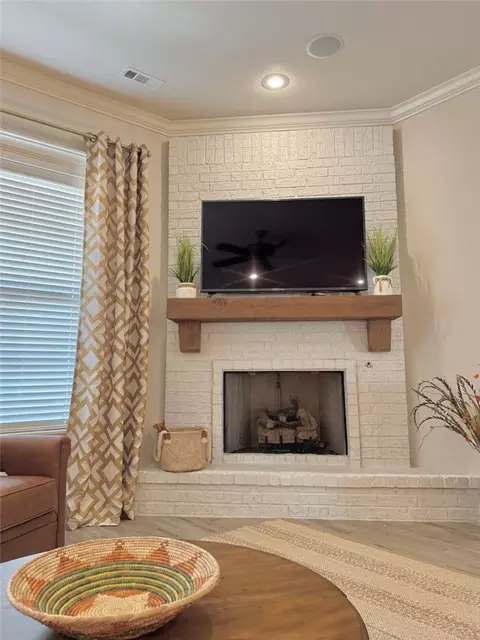 Living - 1307 Valle Ln, Springdale, AR 72762 photo 3 of 3