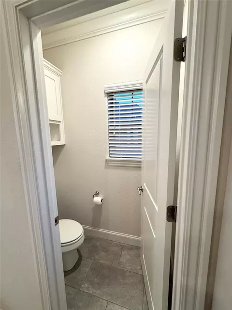 Bath - 1307 Valle Ln, Springdale, AR 72762 photo 7 of 13