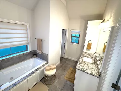 Bath - 1307 Valle Ln, Springdale, AR 72762 photo 1 of 13
