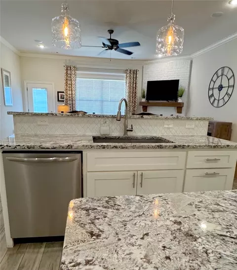 Kitchen - 1307 Valle Ln, Springdale, AR 72762 photo 3 of 6