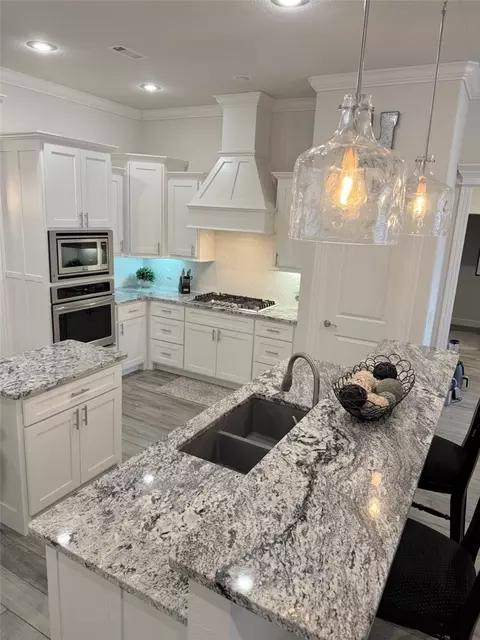 Kitchen - 1307 Valle Ln, Springdale, AR 72762 photo 1 of 6