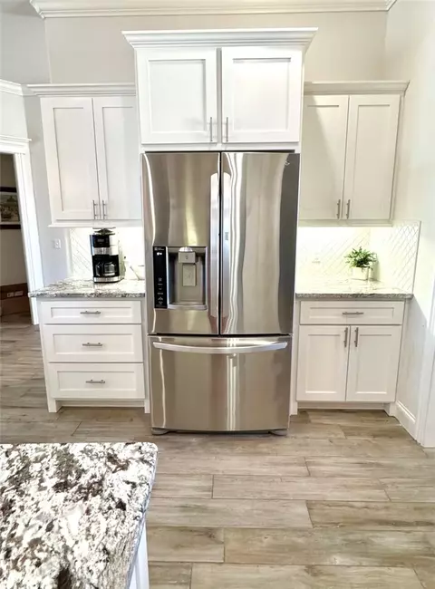 Kitchen - 1307 Valle Ln, Springdale, AR 72762 photo 6 of 6