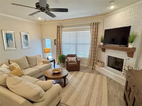 Living - 1307 Valle Ln, Springdale, AR 72762 photo 1 of 3