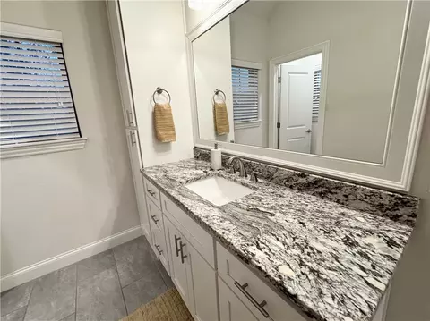 Bath - 1307 Valle Ln, Springdale, AR 72762 photo 8 of 13