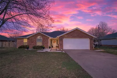 46 W Briarmeadow St, Farmington, AR 72730