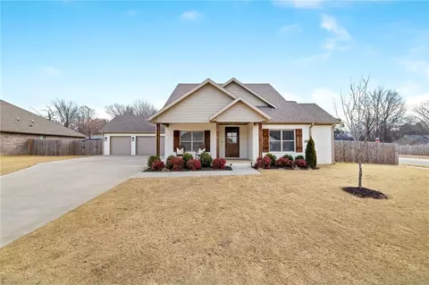 142 N Sheep Dog Ave, Farmington, AR 72730