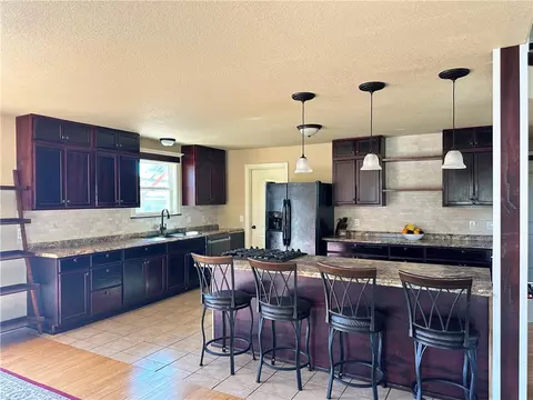 Kitchen - 469076 E 595 Rd, Watts, OK 74964 photo 2 of 3
