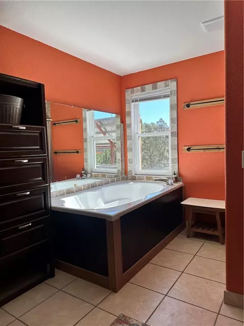 Bath - 469076 E 595 Rd, Watts, OK 74964 photo 3 of 4