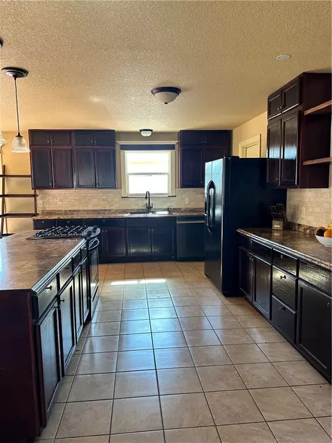 Kitchen - 469076 E 595 Rd, Watts, OK 74964 photo 3 of 3
