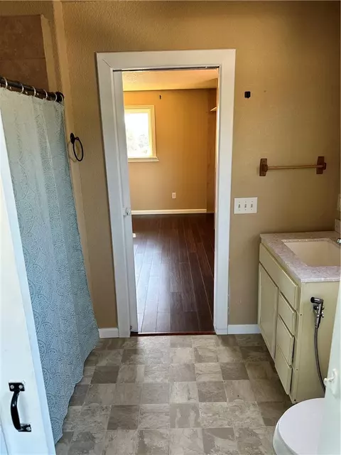 Bath - 469076 E 595 Rd, Watts, OK 74964 photo 4 of 4