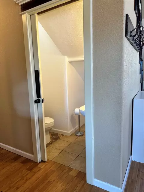 Bath - 469076 E 595 Rd, Watts, OK 74964 photo 1 of 4