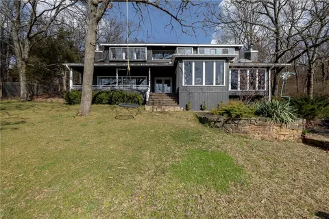 585 N Rockcliff Rd, Fayetteville, AR 72701