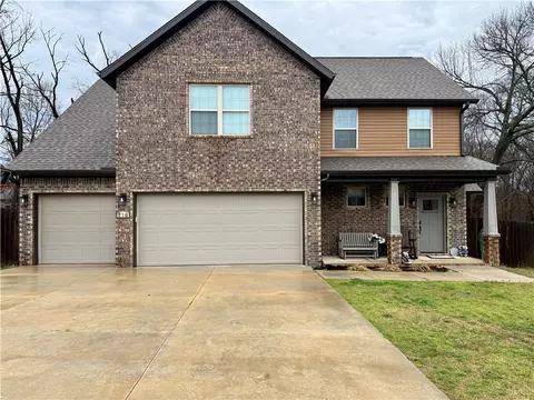 710 Oakley St, Pea Ridge, AR 72751