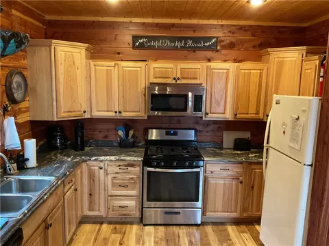 Kitchen - 27960 S Hwy 103, Compton, AR 72624 photo 2 of 2