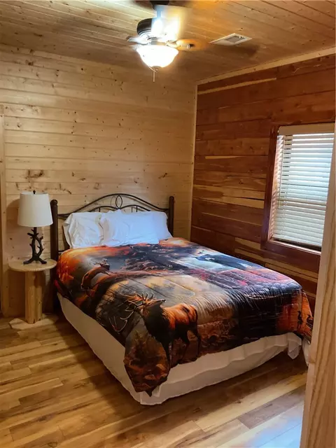Bedroom - 27960 S Hwy 103, Compton, AR 72624 photo 2 of 4