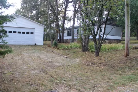 106 E Buck St, Diamond City, AR 72630