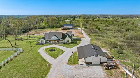 717 Evening Star Rd, Bentonville, AR 72713