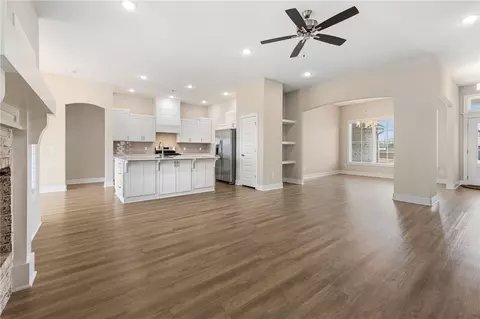 Living - 4614 Hamlet St, Springdale, AR 72764 photo 3 of 4