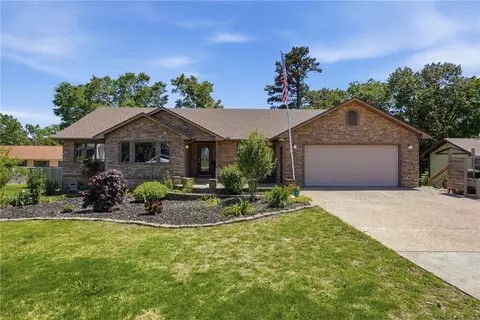 24 Indian Wells Dr, Holiday Island, AR 72631