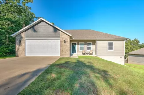 17 Hillington Cir, Bella Vista, AR 72715