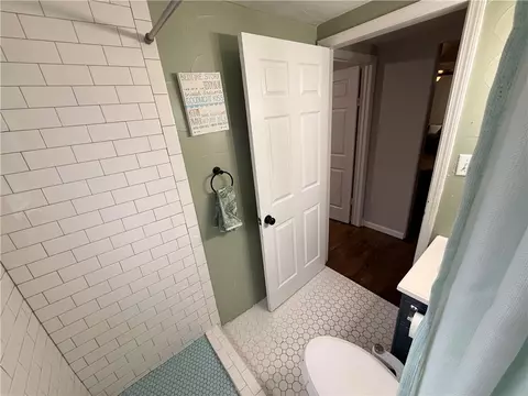 Bath - 6814 Estes Rd, Harrison, AR 72601 photo 1 of 3