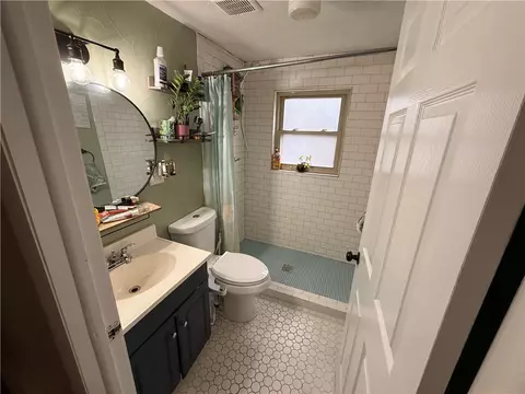 Bath - 6814 Estes Rd, Harrison, AR 72601 photo 2 of 3