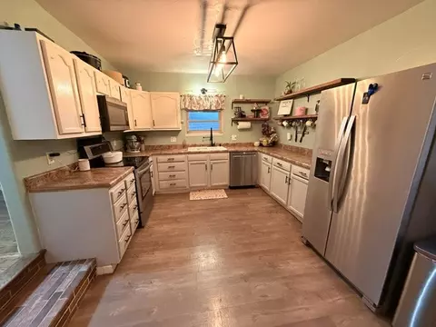 Kitchen - 6814 Estes Rd, Harrison, AR 72601 photo 1 of 2