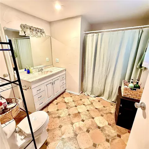 Bath - 6814 Estes Rd, Harrison, AR 72601 photo 3 of 3