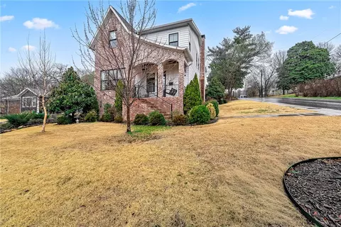 402 W Prospect St, Fayetteville, AR 72701