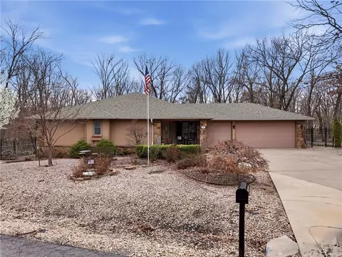 4 Huskins Pl, Bella Vista, AR 72715