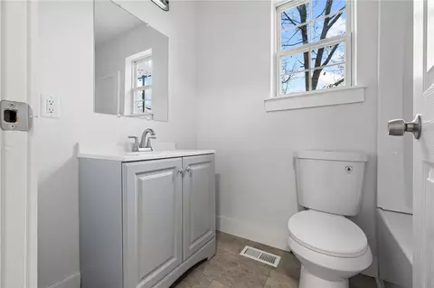 Bath - 407 N Maple, Harrison, AR 72601 photo 1 of 4