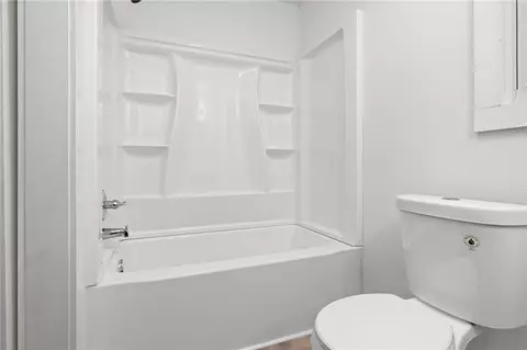 Bath - 407 N Maple, Harrison, AR 72601 photo 4 of 4