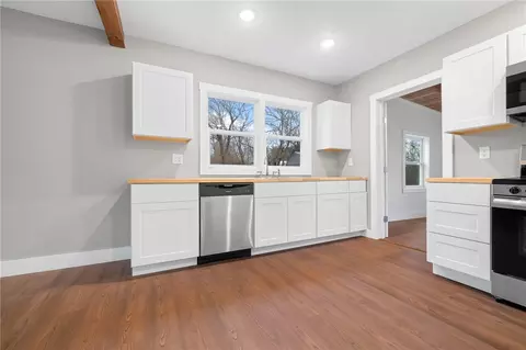 Entry Way - 407 N Maple, Harrison, AR 72601 photo 1 of 2