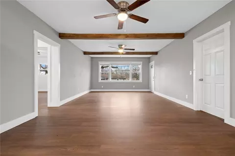 Living - 407 N Maple, Harrison, AR 72601 photo 4 of 6