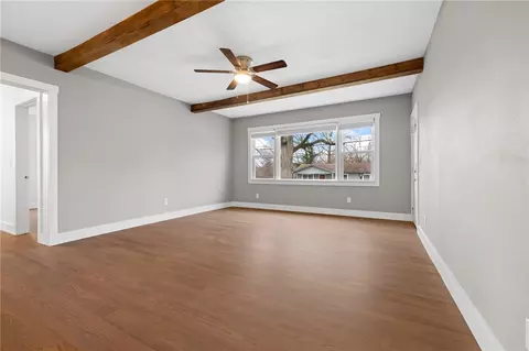 Living - 407 N Maple, Harrison, AR 72601 photo 2 of 6
