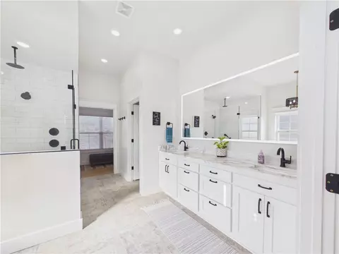 Bath - 4105 Rolling Meadows Dr, Rogers, AR 72756 photo 1 of 7