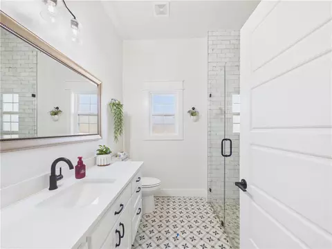 Bath - 4105 Rolling Meadows Dr, Rogers, AR 72756 photo 4 of 7