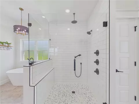 Bath - 4105 Rolling Meadows Dr, Rogers, AR 72756 photo 2 of 7