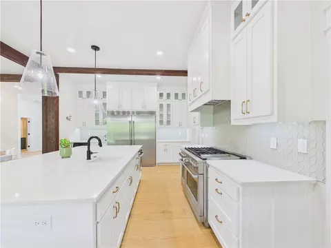 Kitchen - 4105 Rolling Meadows Dr, Rogers, AR 72756 photo 3 of 3