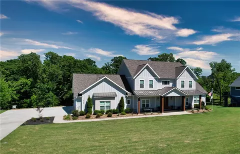 Exterior - 4105 Rolling Meadows Dr, Rogers, AR 72756 photo 4 of 6