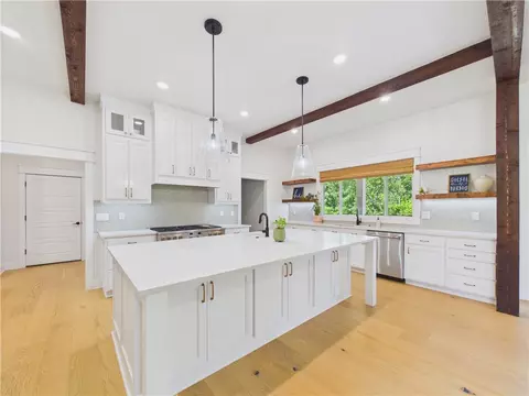 Kitchen - 4105 Rolling Meadows Dr, Rogers, AR 72756 photo 2 of 3