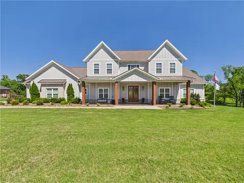 4105 Rolling Meadows Dr, Rogers, AR 72756