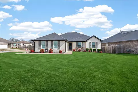 5821 W Fountain St, Fayetteville, AR 72704