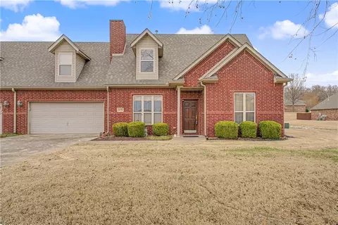 4176 N Meadow View Dr, Fayetteville, AR 72703