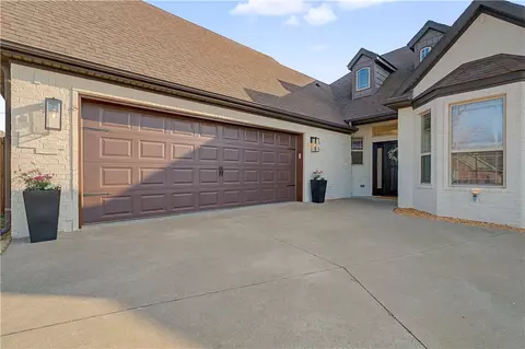 5701 S 66th St, Cave Springs, AR 72718