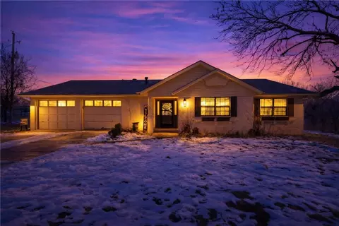 2260 Walnut Grove Rd, Prairie Grove, AR 72753